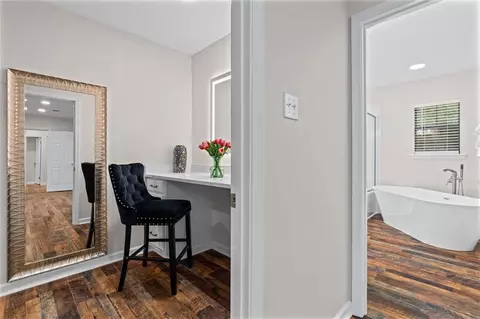 Entry Way - 859 Cottage Hill Ave, Mobile, AL 36693 photo 2 of 2