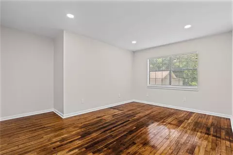 Living - 859 Cottage Hill Ave, Mobile, AL 36693 photo 14 of 14