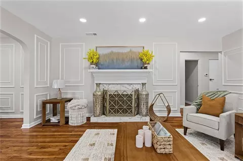 Living - 859 Cottage Hill Ave, Mobile, AL 36693 photo 4 of 14