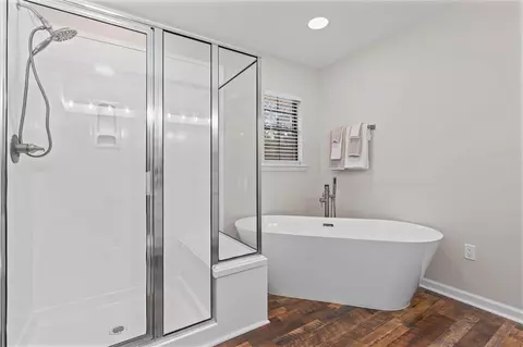 Bath - 859 Cottage Hill Ave, Mobile, AL 36693 photo 3 of 5