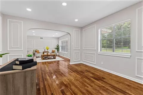 Living - 859 Cottage Hill Ave, Mobile, AL 36693 photo 10 of 14