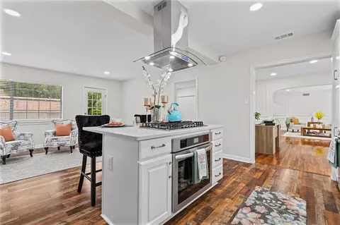 Kitchen - 859 Cottage Hill Ave, Mobile, AL 36693 photo 4 of 5