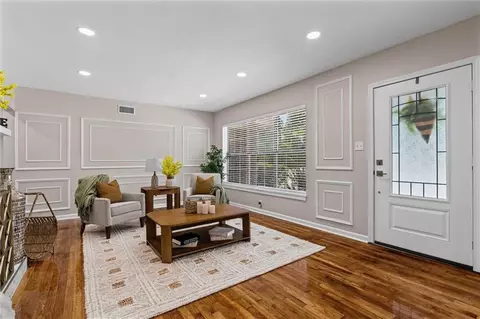 Living - 859 Cottage Hill Ave, Mobile, AL 36693 photo 8 of 14