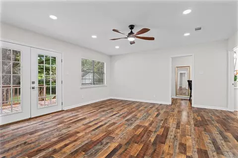 Living - 859 Cottage Hill Ave, Mobile, AL 36693 photo 11 of 14