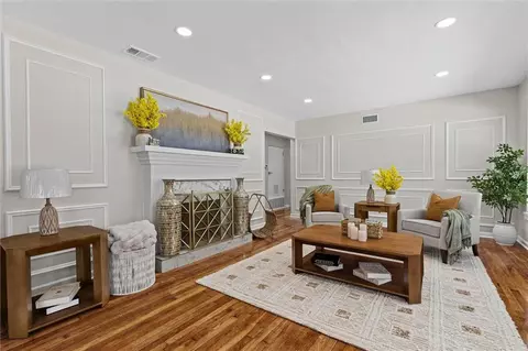 Living - 859 Cottage Hill Ave, Mobile, AL 36693 photo 2 of 14
