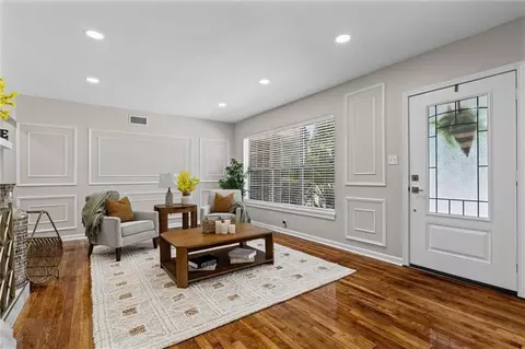 Living - 859 Cottage Hill Ave, Mobile, AL 36693 photo 6 of 14