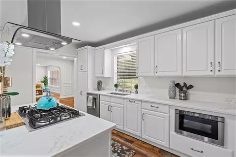 Kitchen - 859 Cottage Hill Ave, Mobile, AL 36693 photo 2 of 5