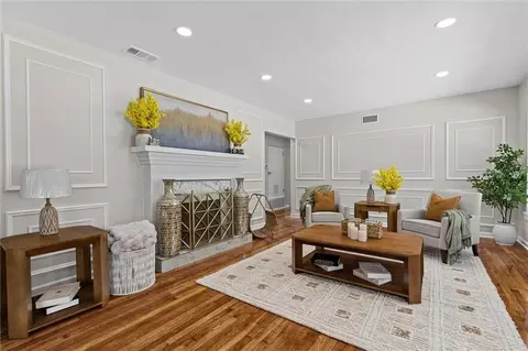Living - 859 Cottage Hill Ave, Mobile, AL 36693 photo 1 of 14