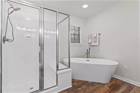 Bath - 859 Cottage Hill Ave, Mobile, AL 36693 photo 2 of 5