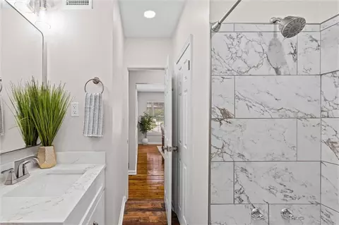 Bath - 859 Cottage Hill Ave, Mobile, AL 36693 photo 5 of 5