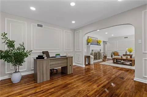 Living - 859 Cottage Hill Ave, Mobile, AL 36693 photo 7 of 14