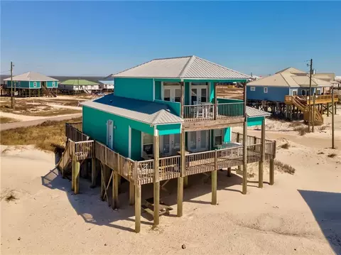 105 Strand Ct, Dauphin Island, AL 36528