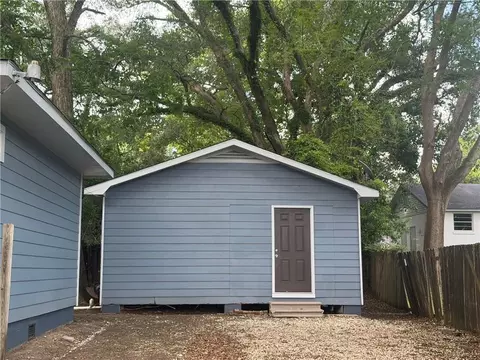 Exterior - 1400 Forest Dell Rd, Mobile, AL 36618 photo 3 of 7