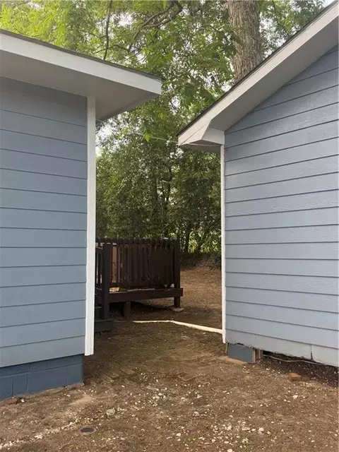 Exterior - 1400 Forest Dell Rd, Mobile, AL 36618 photo 4 of 7