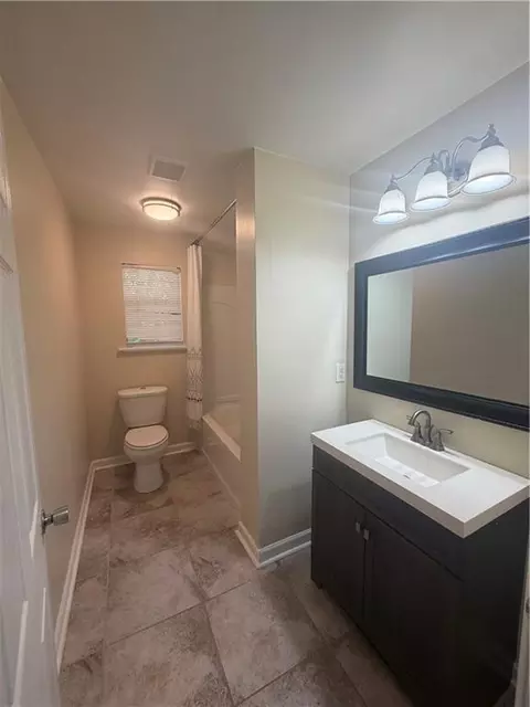 Bath - 1400 Forest Dell Rd, Mobile, AL 36618 photo 3 of 3