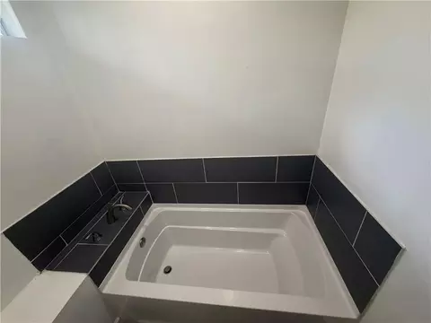 Bath - 1400 Forest Dell Rd, Mobile, AL 36618 photo 2 of 3