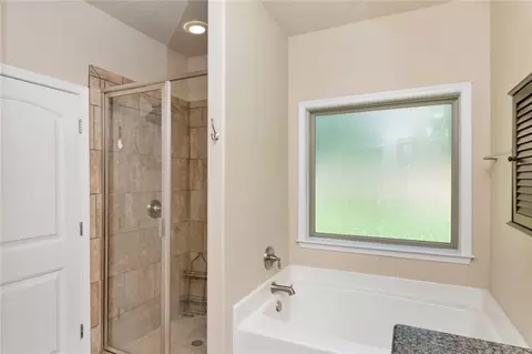 Bath - 6208 Whitebark Dr, Mobile, AL 36693 photo 2 of 3