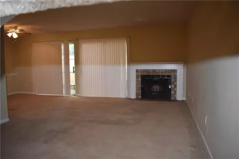 Living - 6701 Dickens Ferry Rd #23, Mobile, AL 36608 photo 5 of 5