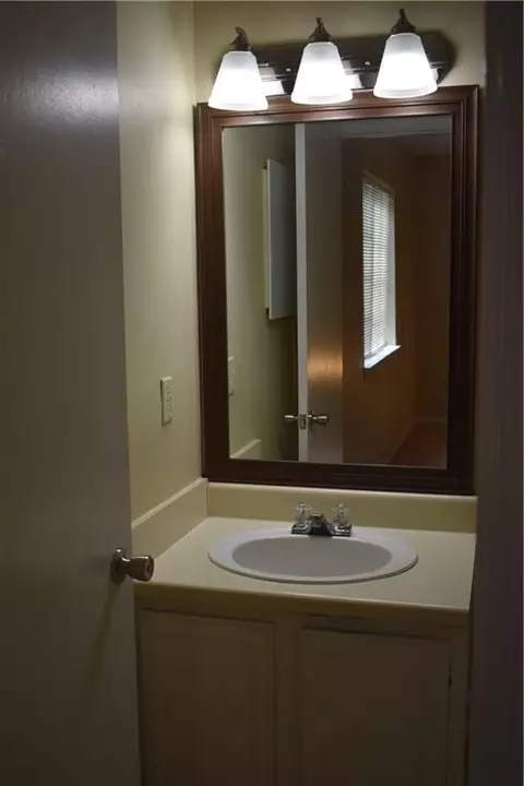 Bath - 6701 Dickens Ferry Rd #23, Mobile, AL 36608 photo 2 of 2