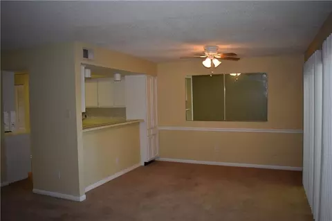 Living - 6701 Dickens Ferry Rd #23, Mobile, AL 36608 photo 3 of 5