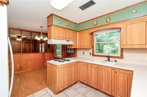 Kitchen - 324 Syracuse St, Mobile, AL 36608 photo 2 of 4