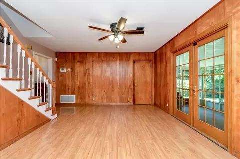 Living - 324 Syracuse St, Mobile, AL 36608 photo 4 of 7