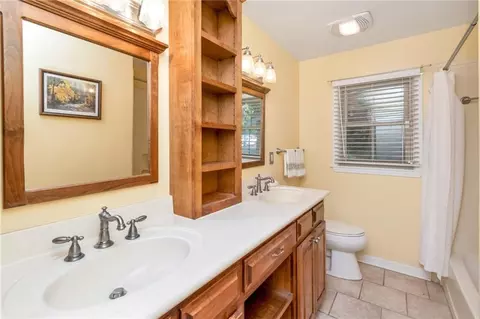 Bath - 324 Syracuse St, Mobile, AL 36608 photo 1 of 2