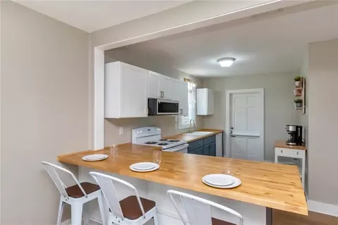 Kitchen - 655 Shannon St, Mobile, AL 36606 photo 3 of 5