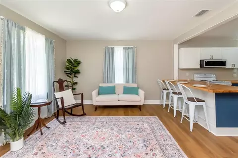 Living - 655 Shannon St, Mobile, AL 36606 photo 2 of 3