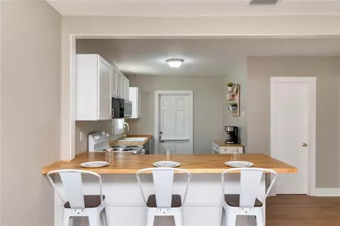 Kitchen - 655 Shannon St, Mobile, AL 36606 photo 2 of 5
