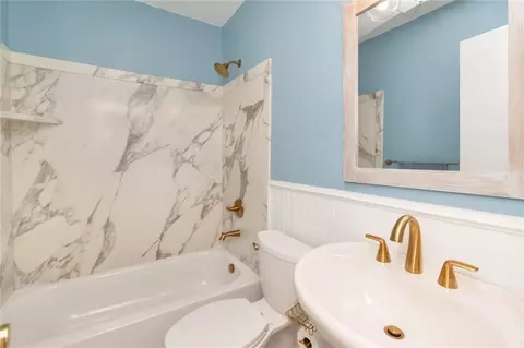Bath - 655 Shannon St, Mobile, AL 36606 photo 1 of 1