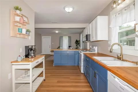 Kitchen - 655 Shannon St, Mobile, AL 36606 photo 5 of 5