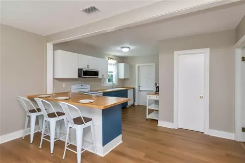 Kitchen - 655 Shannon St, Mobile, AL 36606 photo 1 of 5