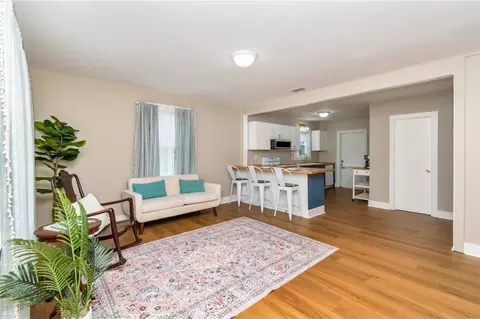 Living - 655 Shannon St, Mobile, AL 36606 photo 1 of 3