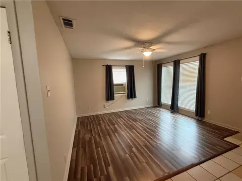 Living - 304 Lee St W, Chickasaw, AL 36611 photo 2 of 3