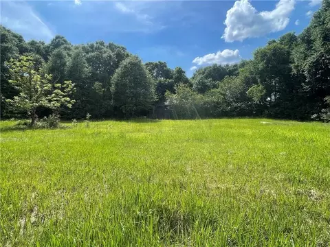 7650 N Woods Dr, Semmes, AL 36575