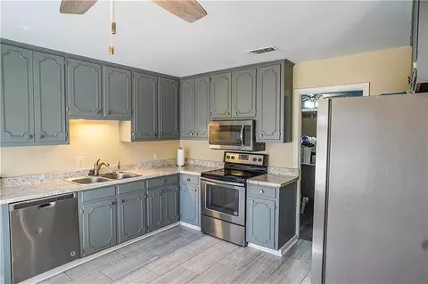 6263 Parkbrook Dr, Mobile, AL 36608 photo 2