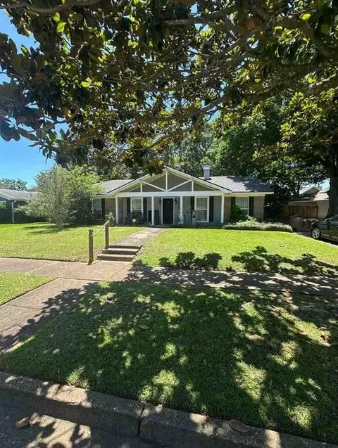 2270 Christopher Dr E, Mobile, AL 36609 photo 1