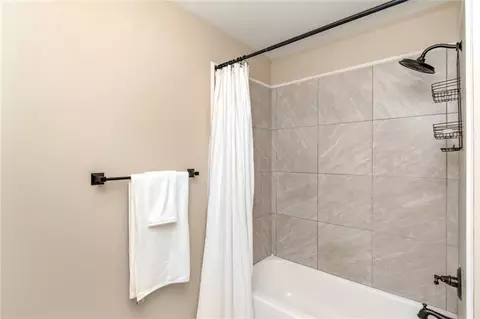 Bath - 4408 Winding Way, Mobile, AL 36693 photo 3 of 4