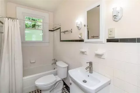 Bath - 3220 Bay Front Rd, Mobile, AL 36605 photo 1 of 4