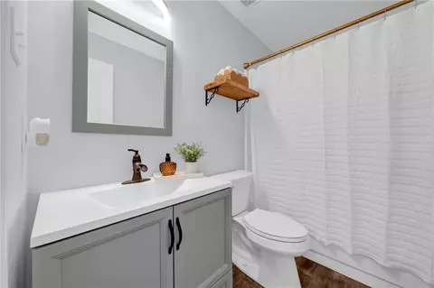 Bath - 2779 Meadowview Dr, Mobile, AL 36695 photo 1 of 2