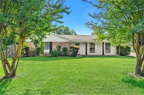 Exterior - 2779 Meadowview Dr, Mobile, AL 36695 photo 2 of 12