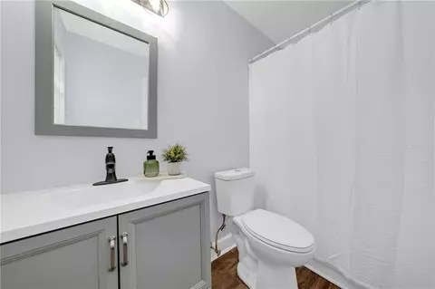 Bath - 2779 Meadowview Dr, Mobile, AL 36695 photo 2 of 2