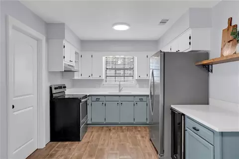 Kitchen - 2779 Meadowview Dr, Mobile, AL 36695 photo 1 of 1