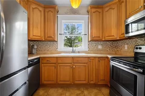 Kitchen - 101 Bradford Ave, Mobile, AL 36604 photo 2 of 2