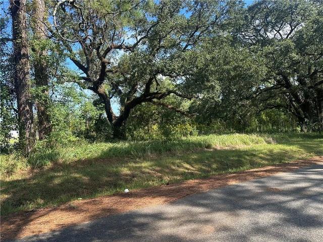 8916 Alba St W, Bayou La Batre, AL 36509