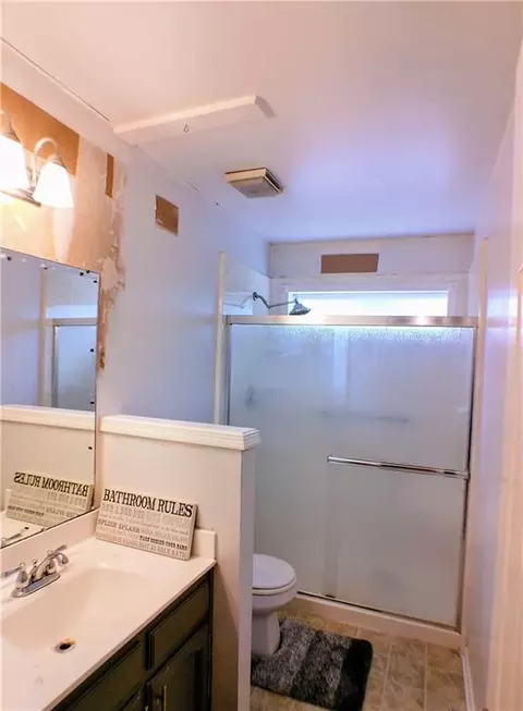 Bath - 7321 Carson Rd S, Mobile, AL 36695 photo 3 of 5