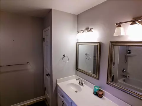 Bath - 7321 Carson Rd S, Mobile, AL 36695 photo 1 of 5