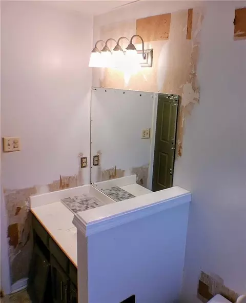 Bath - 7321 Carson Rd S, Mobile, AL 36695 photo 5 of 5
