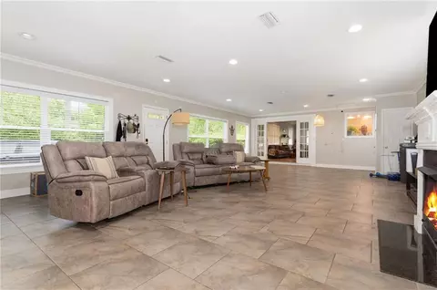 Living - 436 Byron Ave E, Mobile, AL 36609 photo 5 of 6